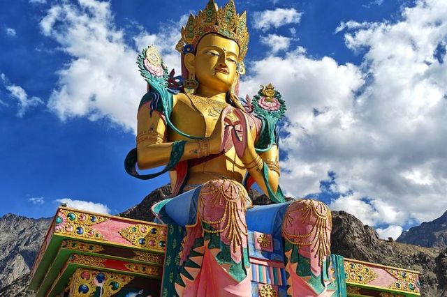 Ladakh Honeymoon Tour package, Ladakh couple tour, Ladakh couple package